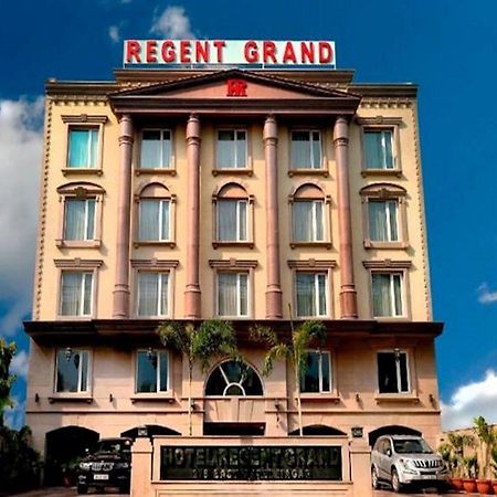 Hotel Regent Grand Нью-Дели Экстерьер фото