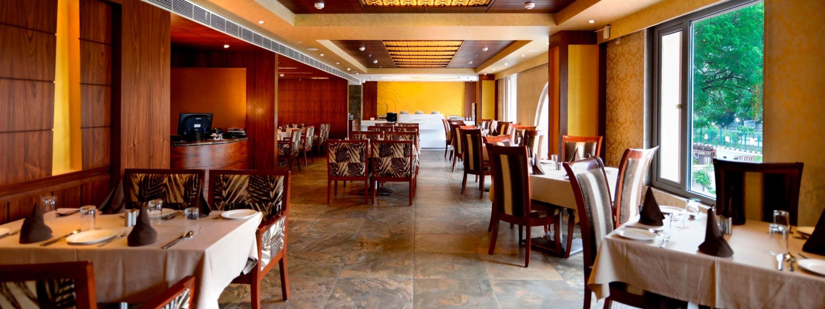 Hotel Regent Grand Нью-Дели Экстерьер фото