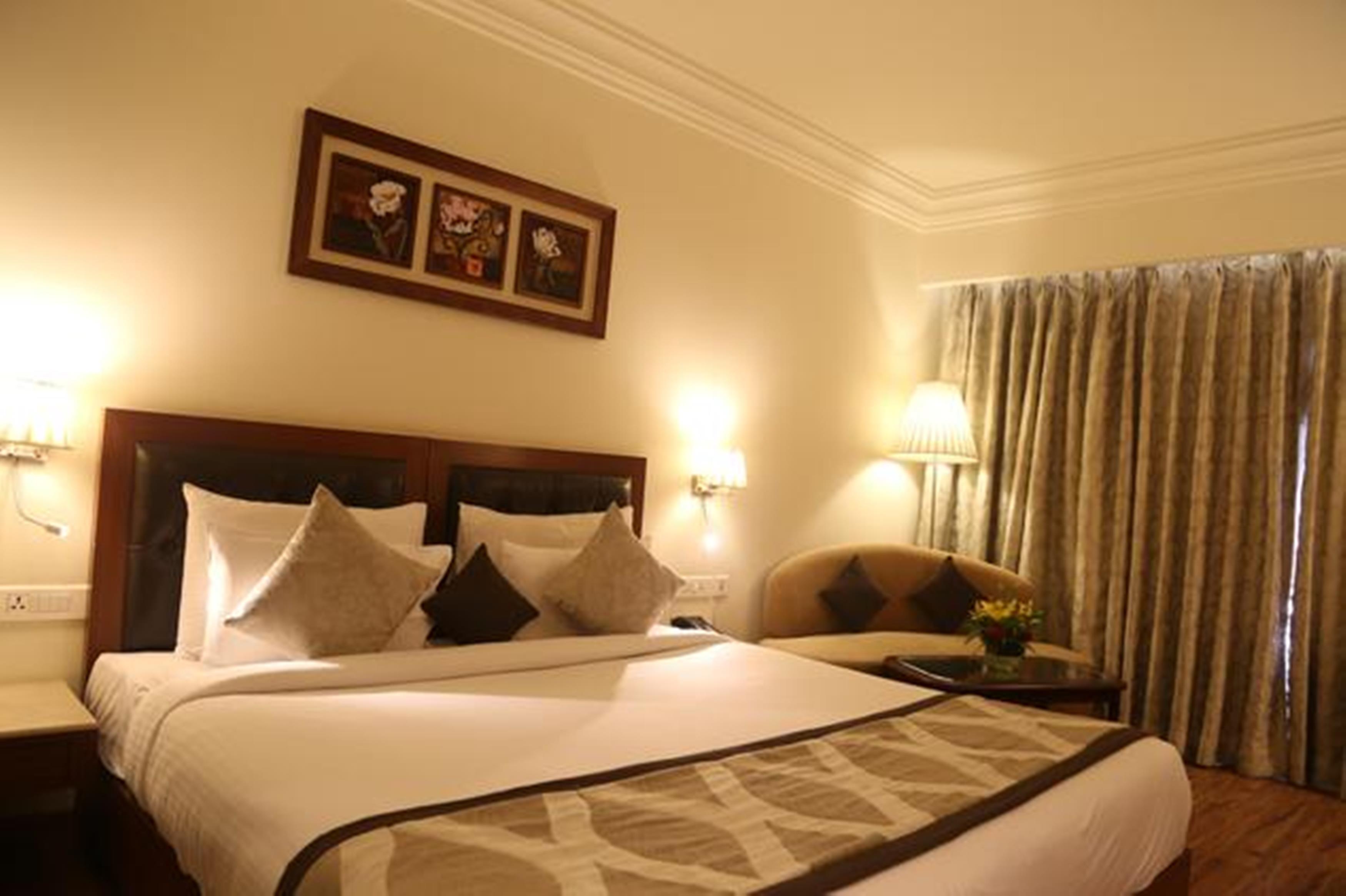 Hotel Regent Grand Нью-Дели Экстерьер фото