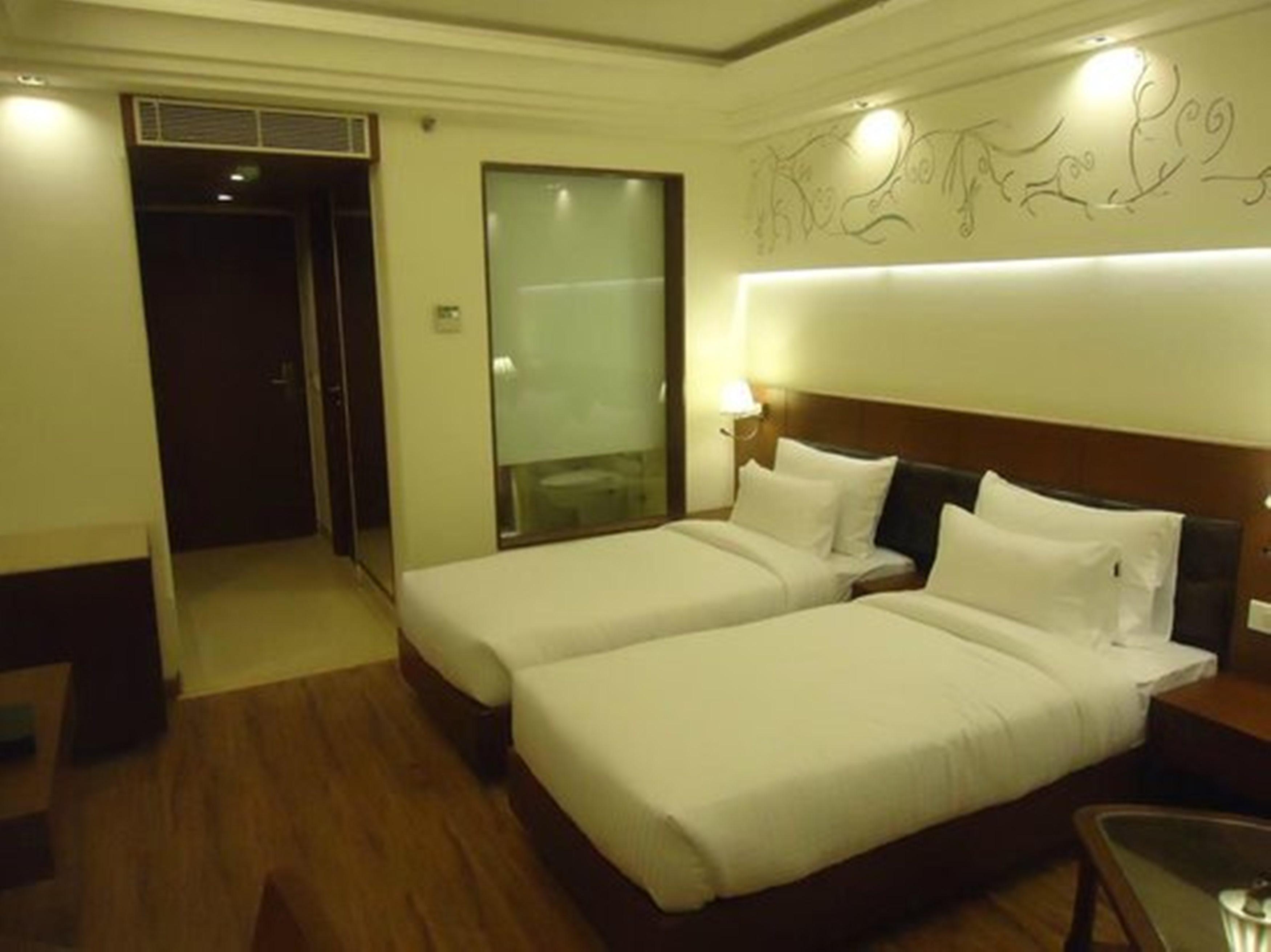 Hotel Regent Grand Нью-Дели Экстерьер фото