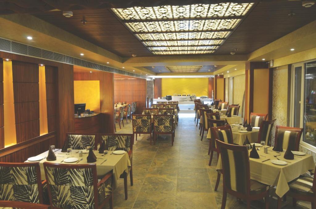 Hotel Regent Grand Нью-Дели Экстерьер фото