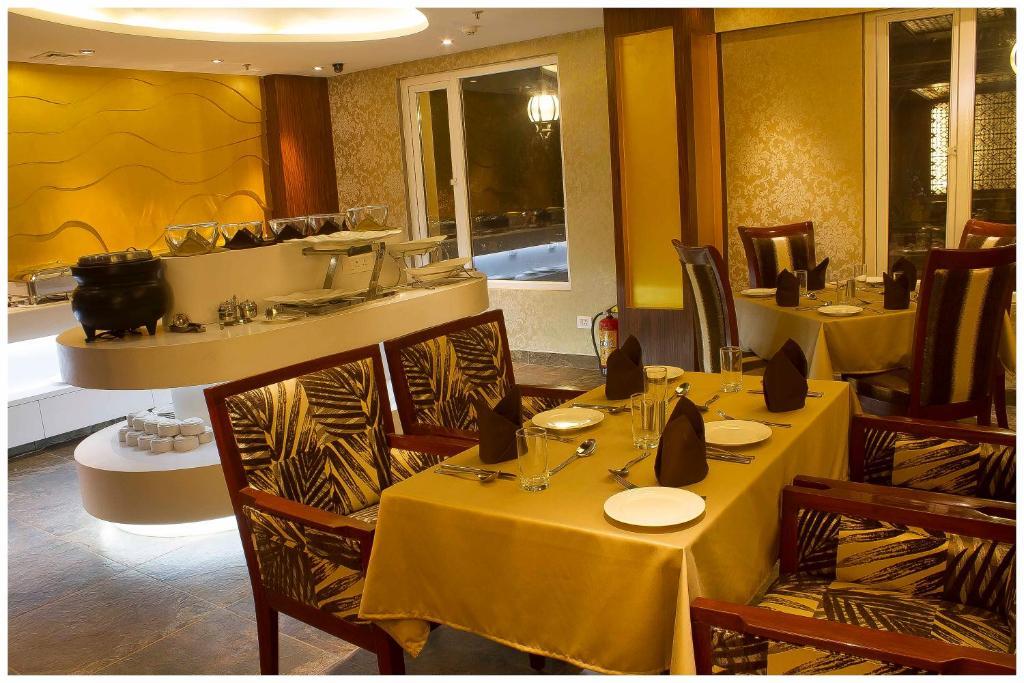 Hotel Regent Grand Нью-Дели Экстерьер фото