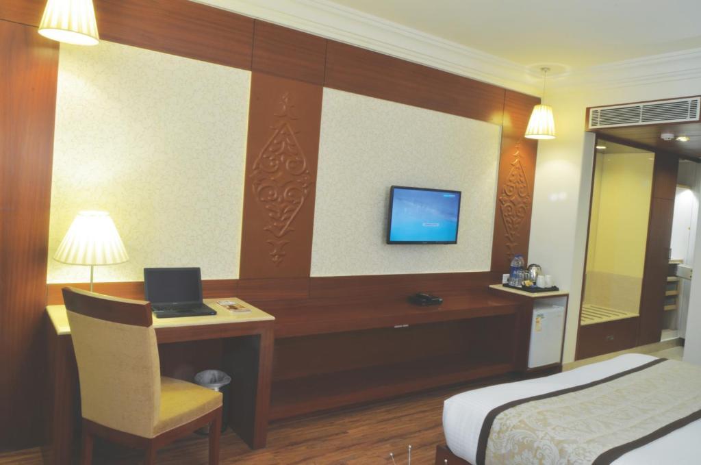 Hotel Regent Grand Нью-Дели Экстерьер фото