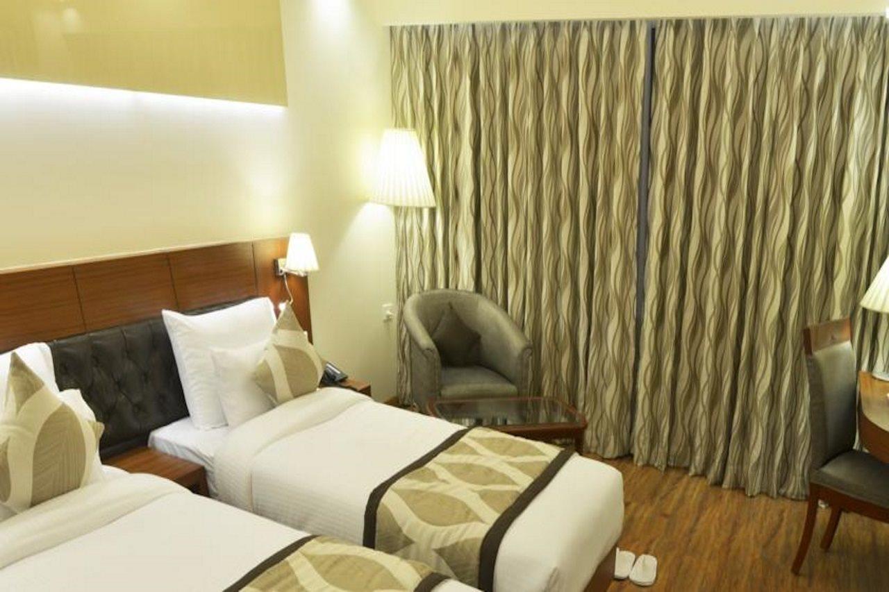 Hotel Regent Grand Нью-Дели Экстерьер фото