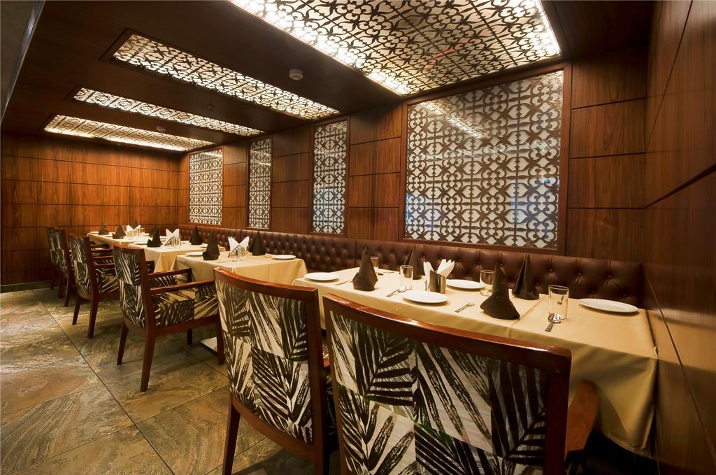 Hotel Regent Grand Нью-Дели Экстерьер фото
