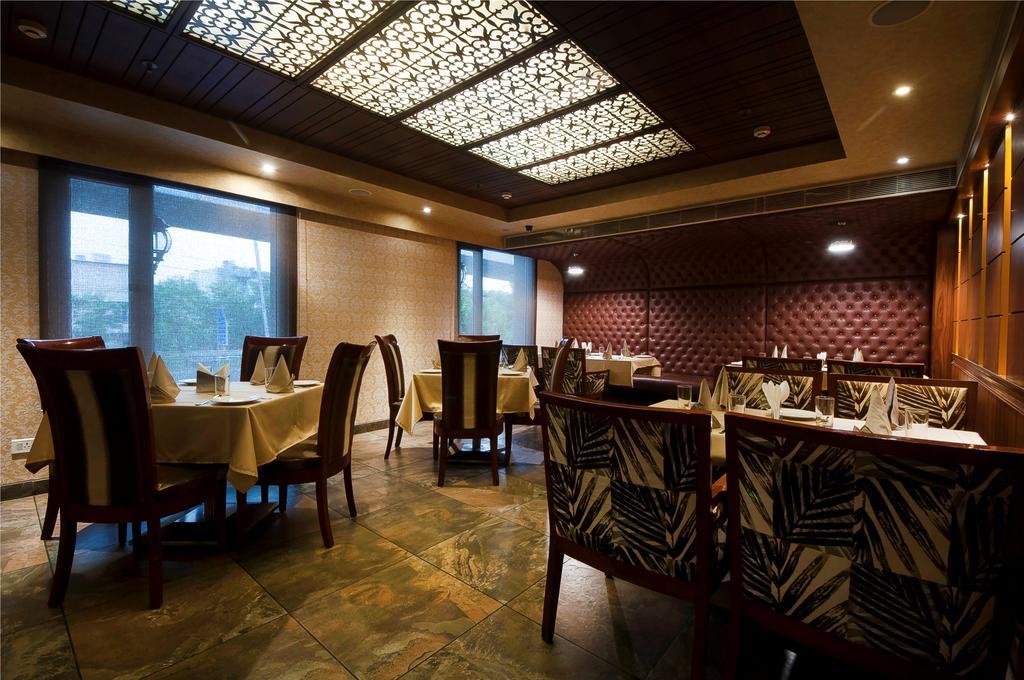 Hotel Regent Grand Нью-Дели Экстерьер фото