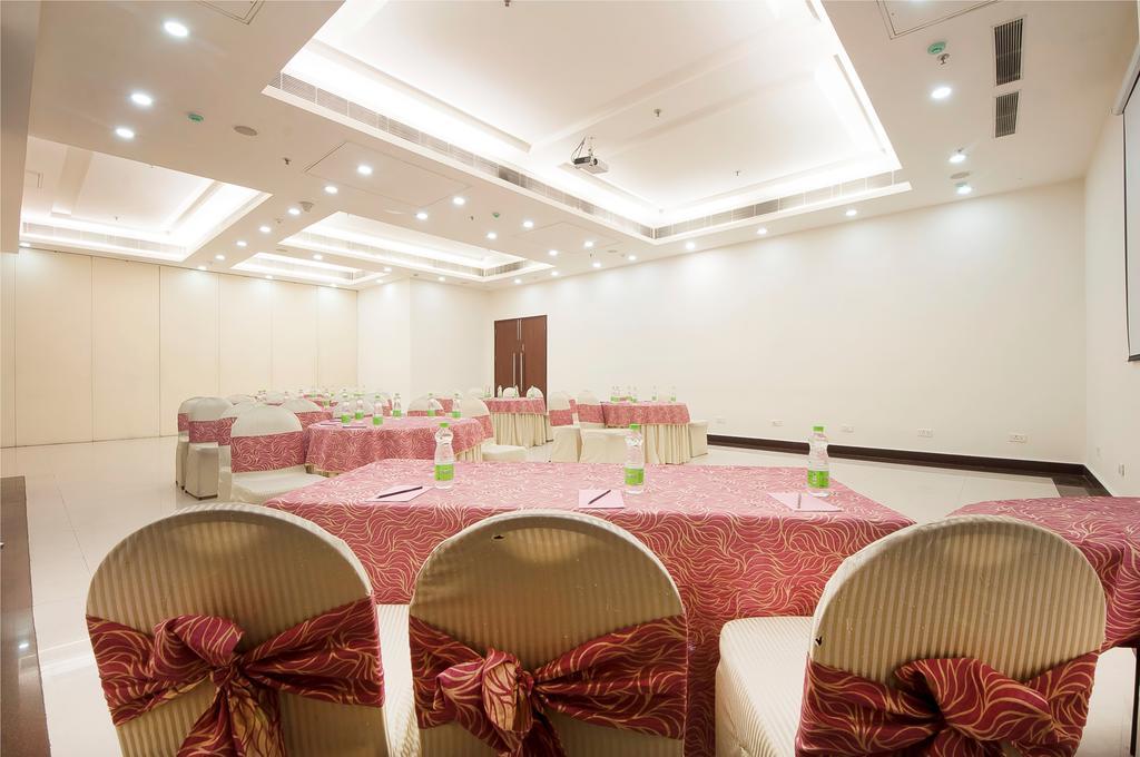 Hotel Regent Grand Нью-Дели Экстерьер фото