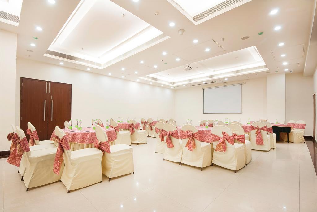 Hotel Regent Grand Нью-Дели Экстерьер фото