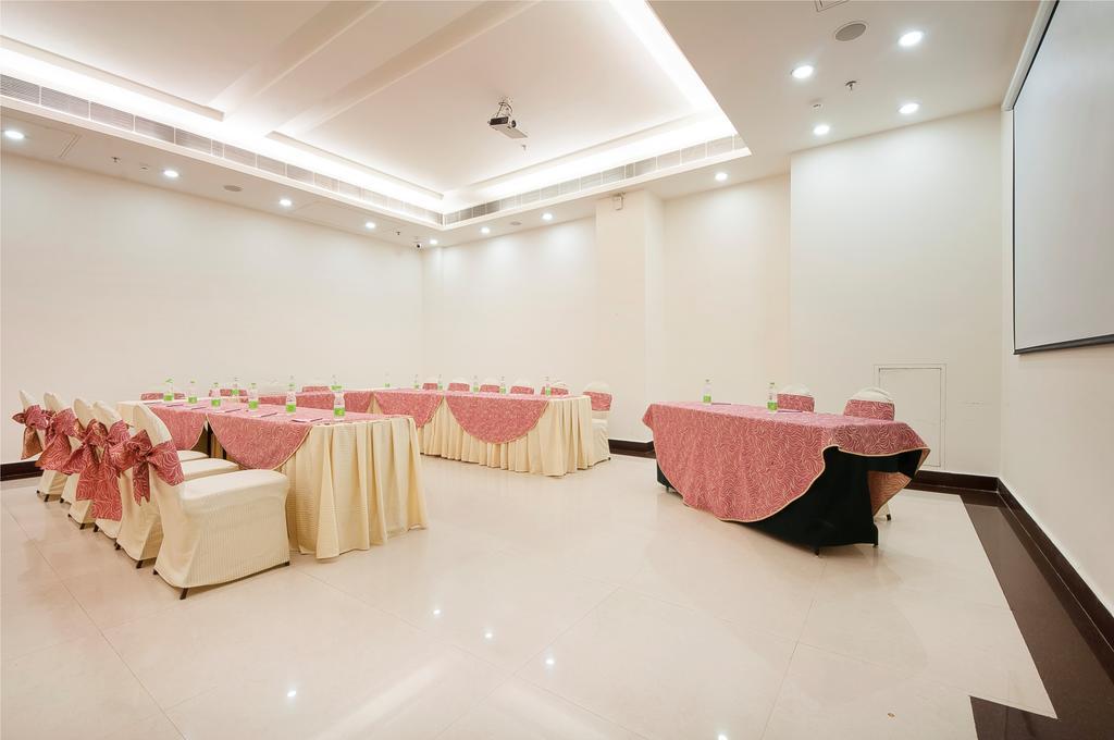 Hotel Regent Grand Нью-Дели Экстерьер фото