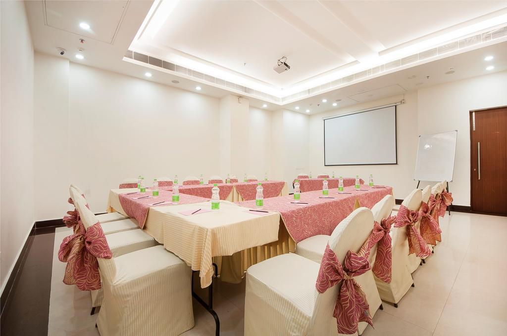 Hotel Regent Grand Нью-Дели Экстерьер фото