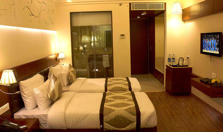 Hotel Regent Grand Нью-Дели Экстерьер фото