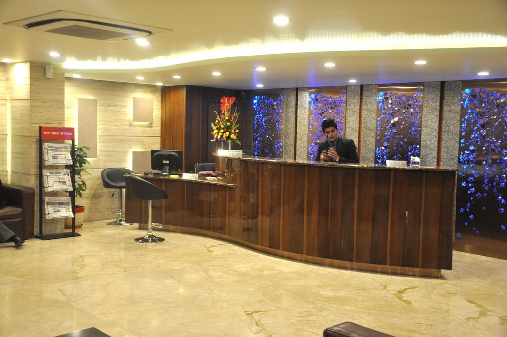 Hotel Regent Grand Нью-Дели Экстерьер фото